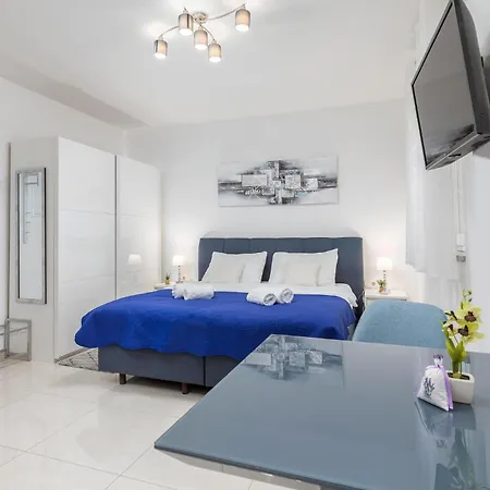 In With Wifi Apartmán Pula