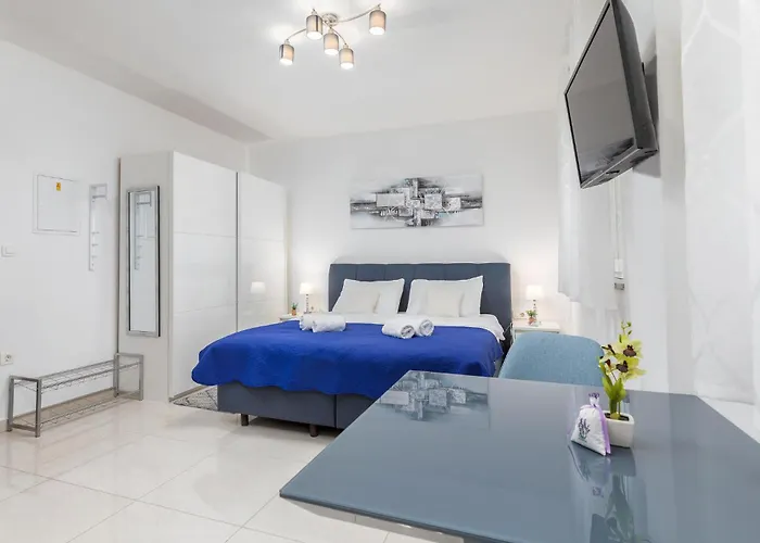 In With Wifi Apartment Pula